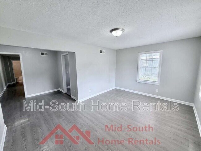 Building Photo - 83 Eastview Dr