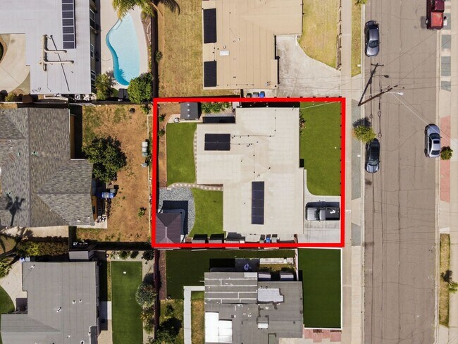 Building Photo - 1127 Hemlock Ave