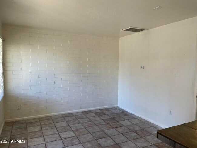 Building Photo - 33 E Ruth Ave