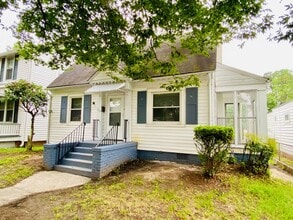 Building Photo - Adorable 2bdrm/1bth Bungalow Conveniently Located in Richmond's Historic Churchill!!