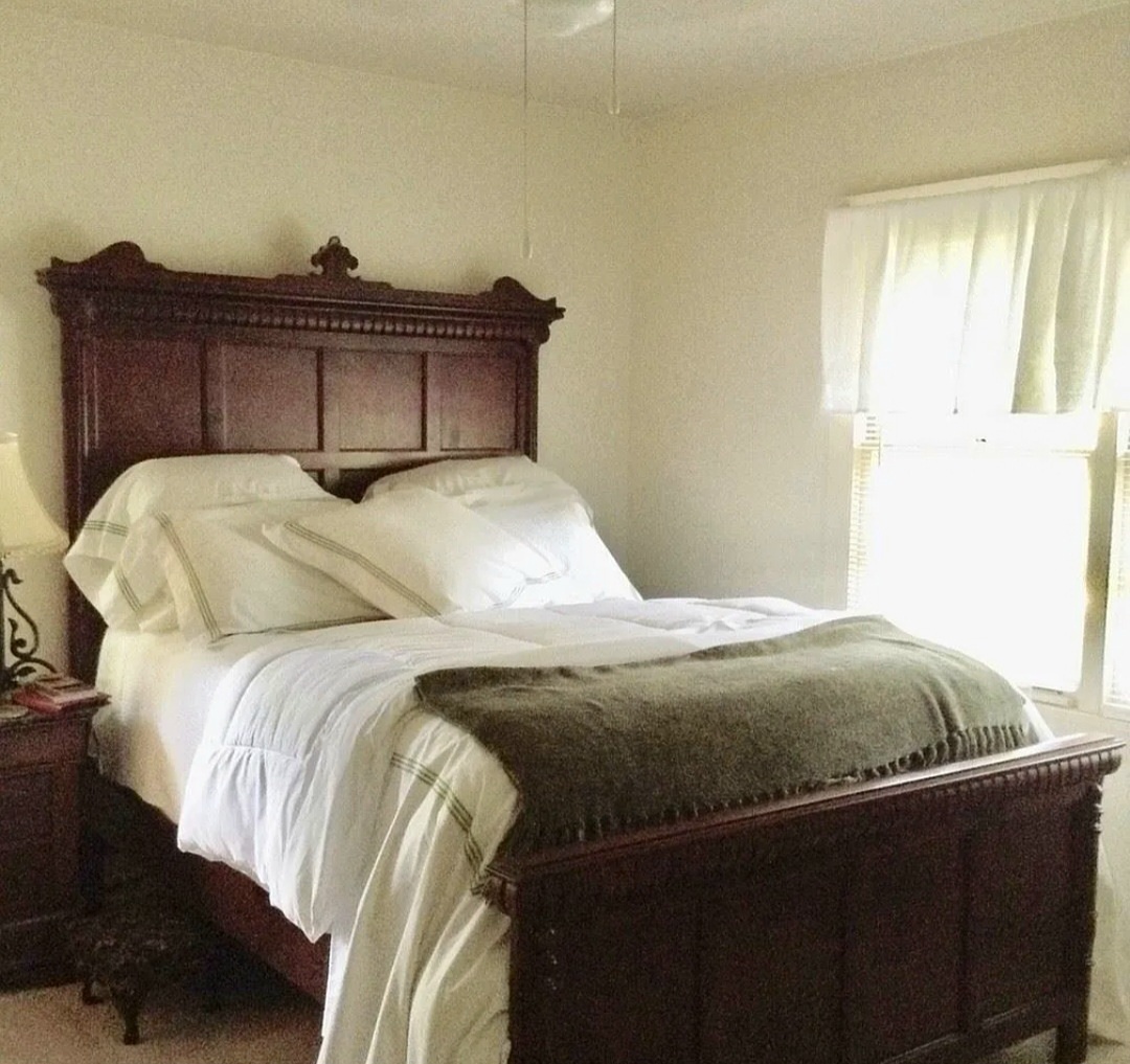 Bedroom - 525 S College St