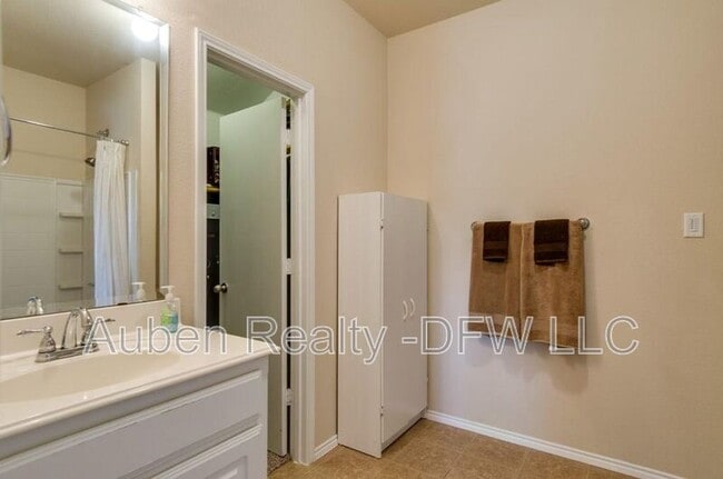 Building Photo - 4533 Wheatland Dr