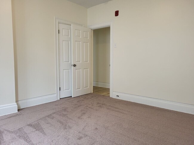 Building Photo - 225 Park Ave