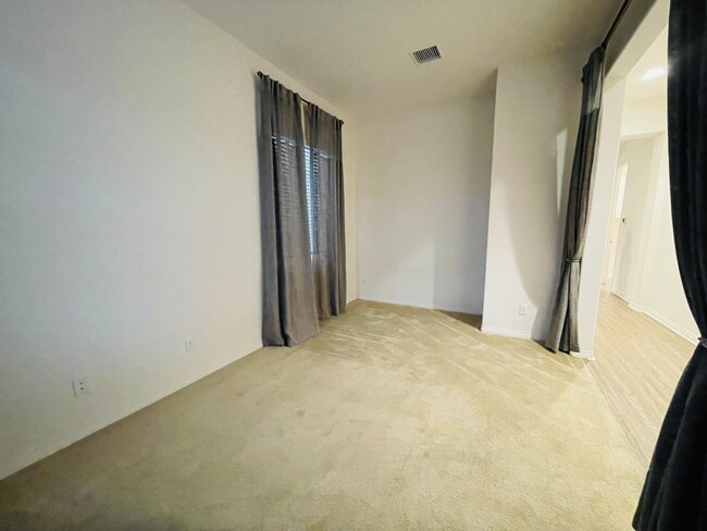 Building Photo - 85468 Treviso Dr