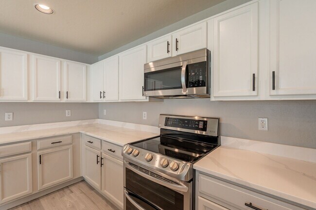 Building Photo - 1057 S Deerfield Ln