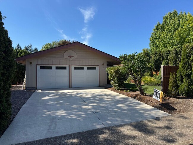 Building Photo - Beautifully Renovated 4-Bedroom Home in NW...