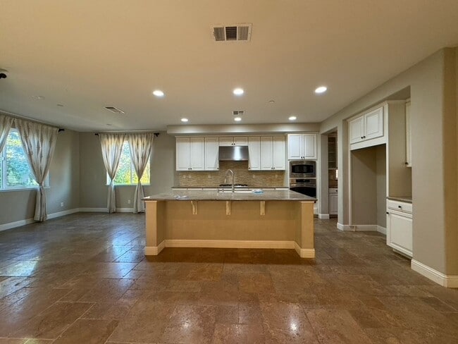 Building Photo - 7200 Cordially Way