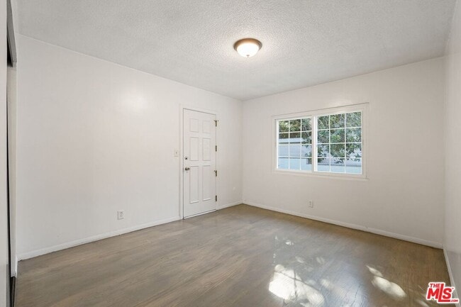 Building Photo - 11004 Mansel Ave