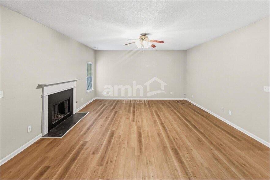 Building Photo - 3094 Lonetree Point