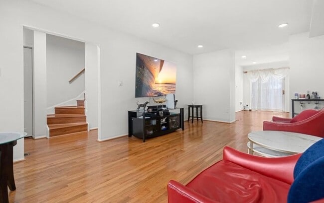 Building Photo - 6809 Supreme Ct