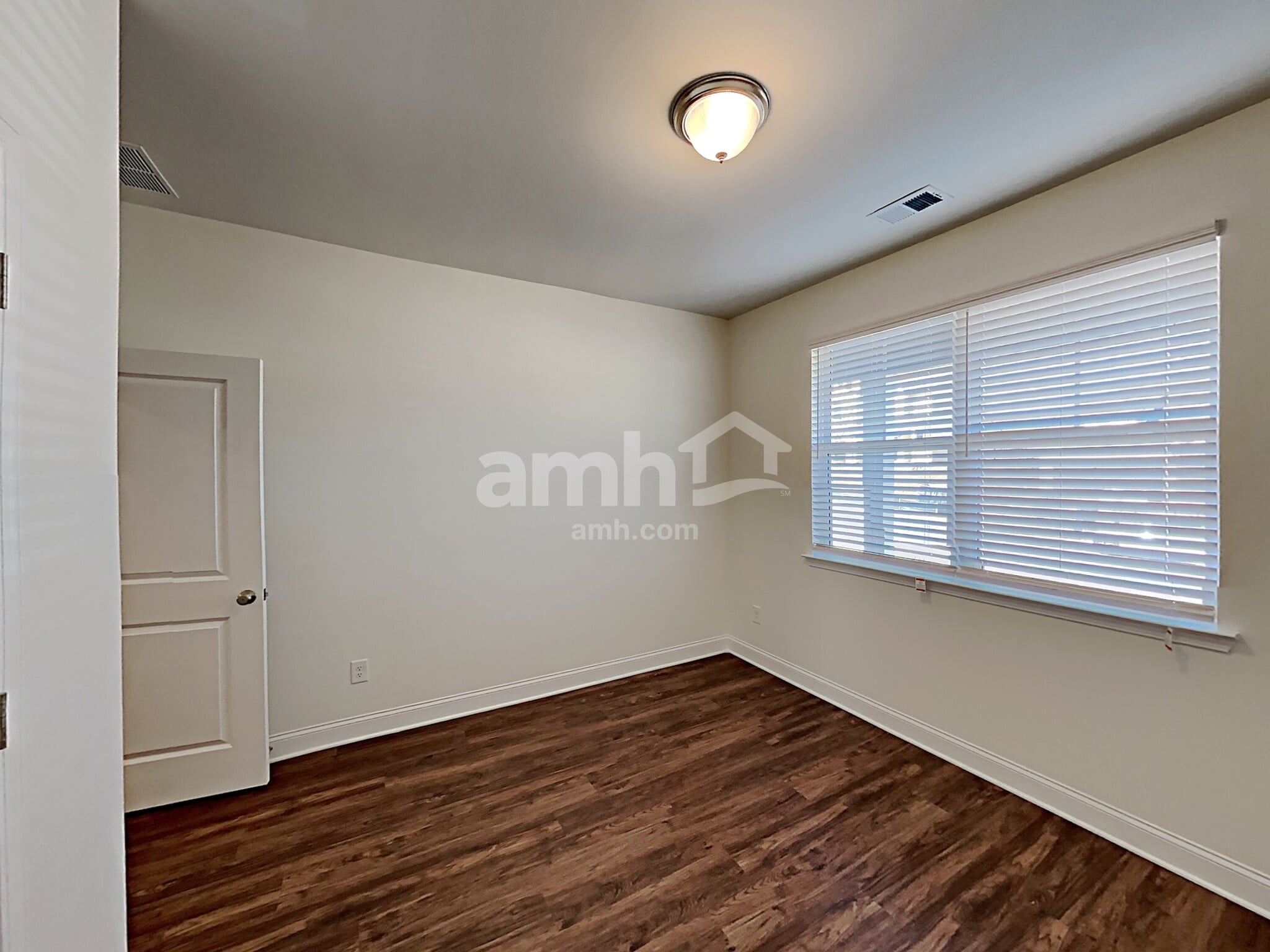 Building Photo - 7071 Creeksong Dr