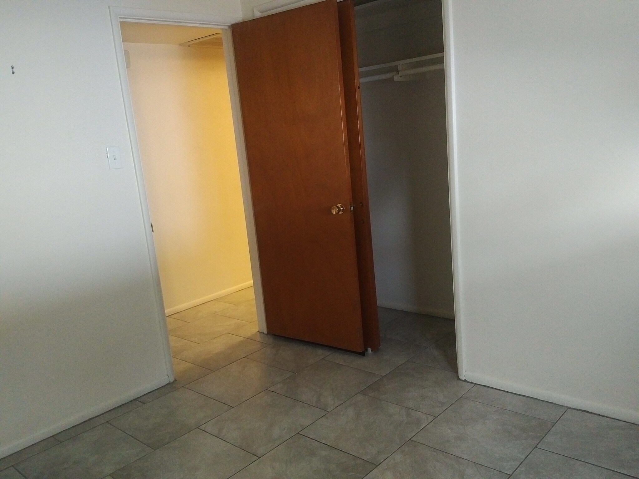 Hall Bedroom - 832 W 16th St