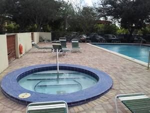 Building Photo - 2701 Riverside Dr