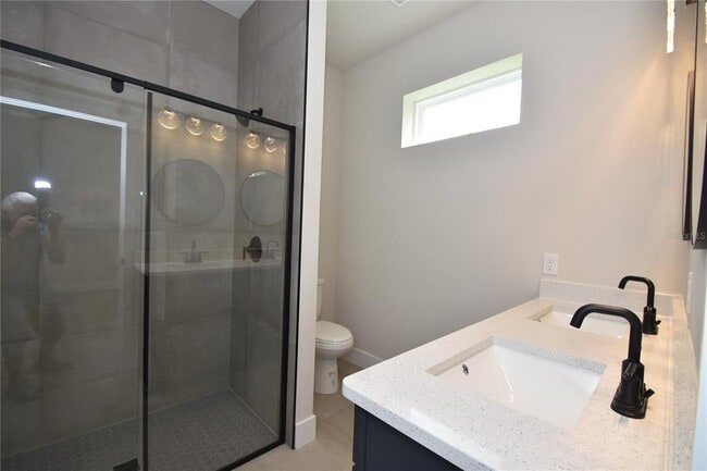 Building Photo - 20 Uniondale Pl