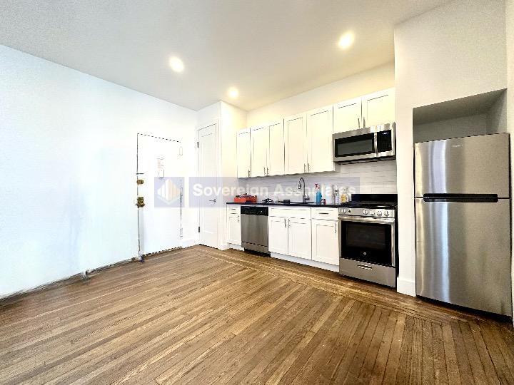 Building Photo - 45 Tiemann Pl