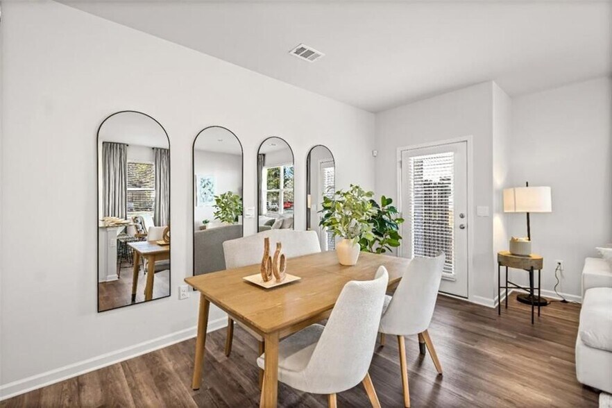 Building Photo - 15 Silverbell Ln NW