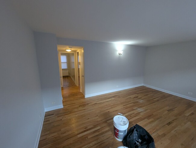 Building Photo - Ravenswood Renovated One Bedroom