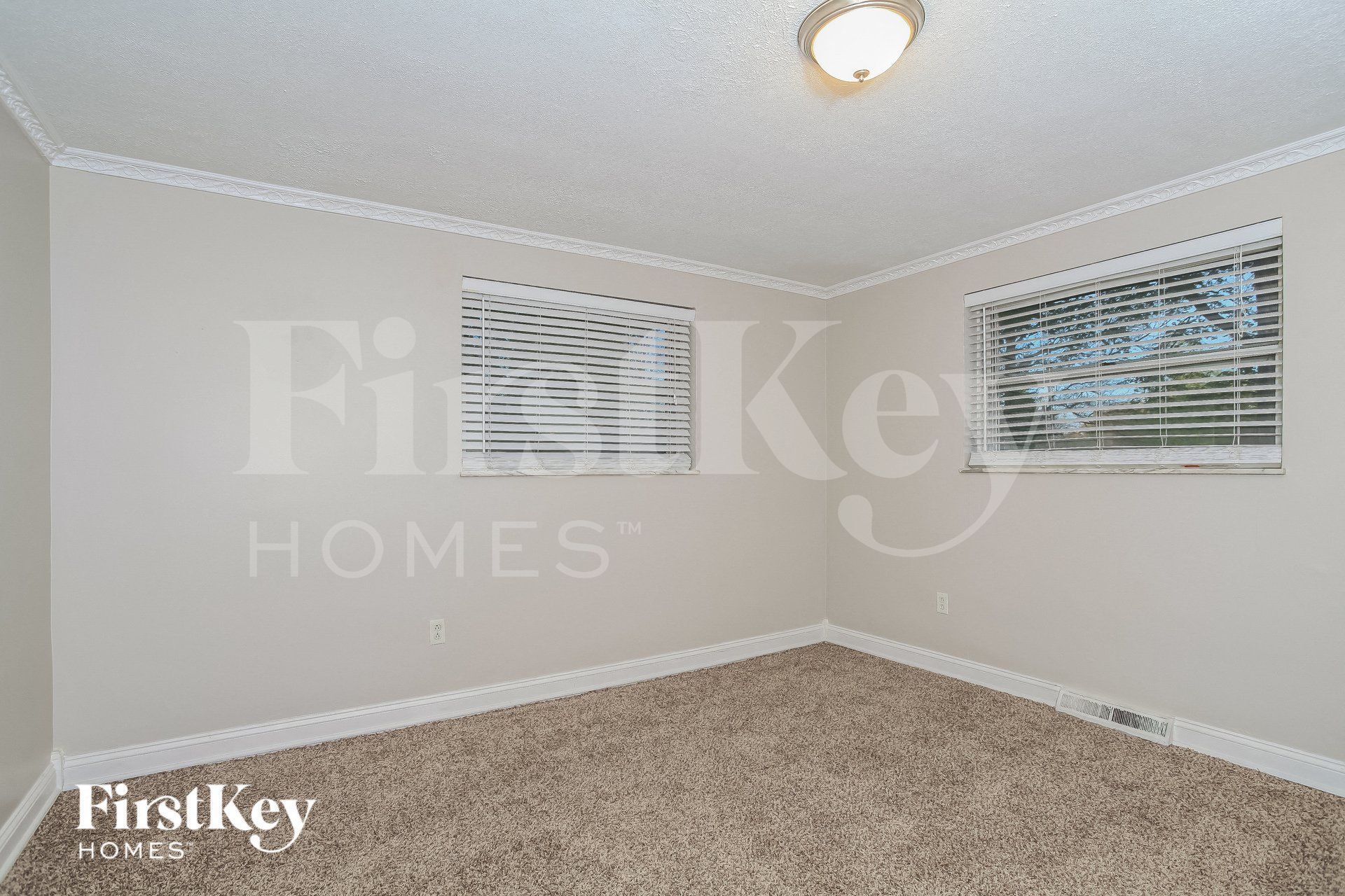 Building Photo - 1244 Day Cir E