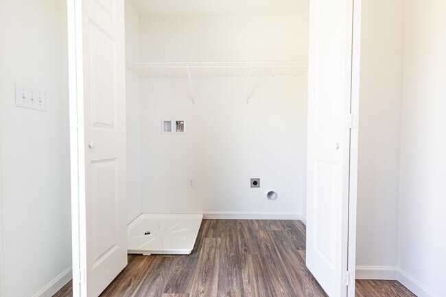 Building Photo - Brand New End Unit 3 bed, 2.5 bath townhome in Carlisle!