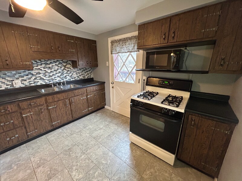 Building Photo - 190 Andrew Dr