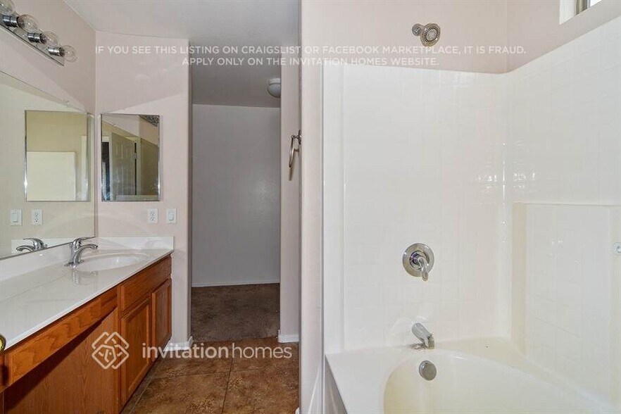 Building Photo - 14816 N 129th Dr