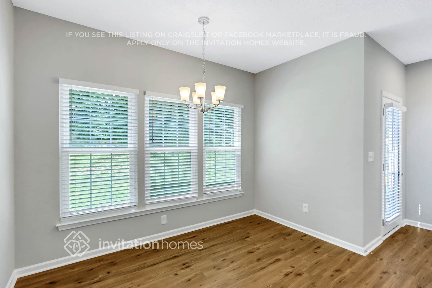 Building Photo - 9823 Dauphine Dr