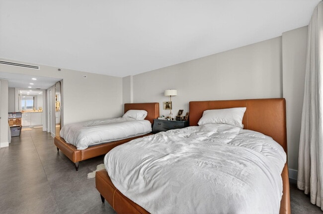 Building Photo - 4301 N Ocean Blvd