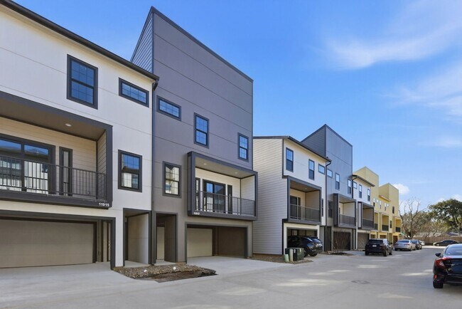 Building Photo - 11926 S Hoa Sen Cir
