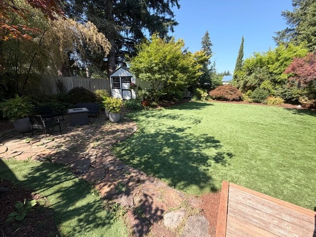 Building Photo - Beautifully landscaped Fall City gem  with a private backyard oasis!