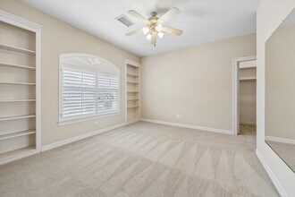 Building Photo - 1119 Gardencrest Ln