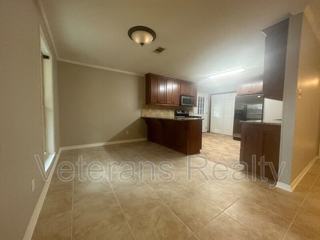 Building Photo - 2316 Demaret Dr