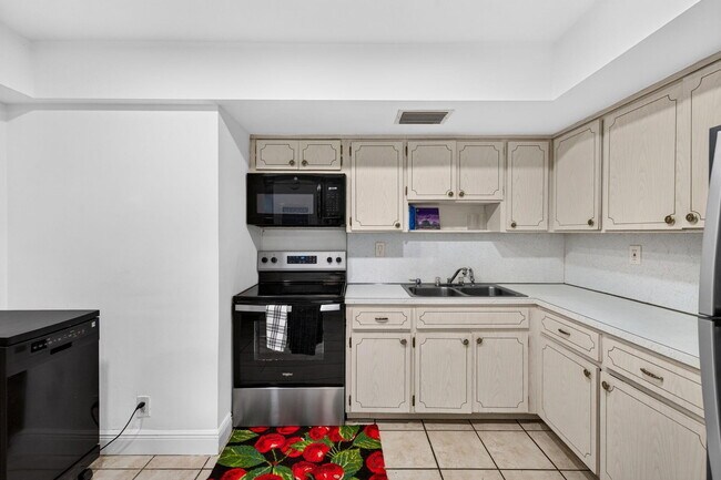 Building Photo - 2167 NE 56th Ct