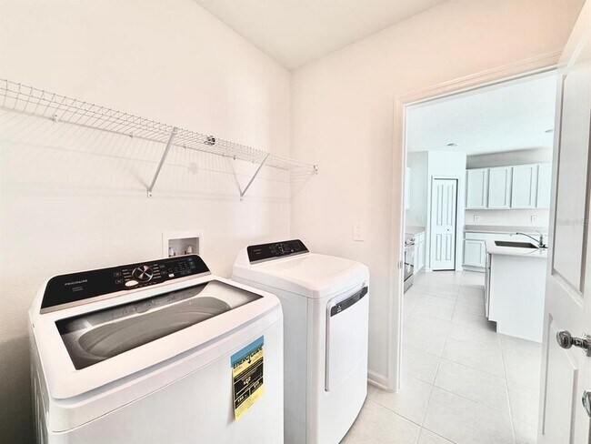 Building Photo - 2134 Chris Dr