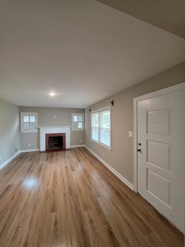 Building Photo - Completely Remodeled, Three Bedroom, One Bath Brick home in quiet subdivision.  Great Location