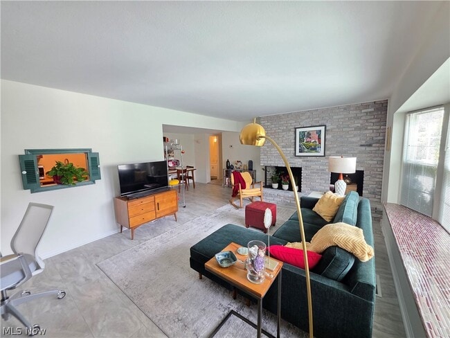 Building Photo - 6995 Carriage Hill Dr