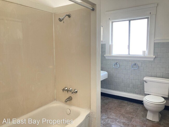 Building Photo - 1 br, 1 bath House - 2551 Harrington Avenu...