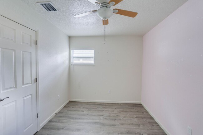 Building Photo - 1316 S Bumby Ave