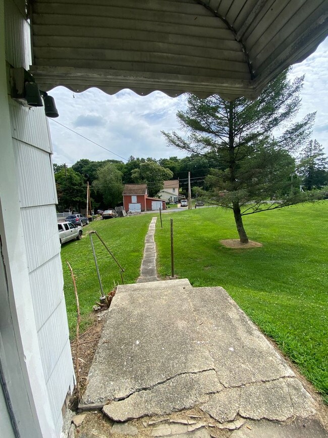 Building Photo - 1239 Fourth St Slatington PA 18080