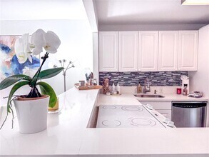 Building Photo - 3301 N Country Club Dr