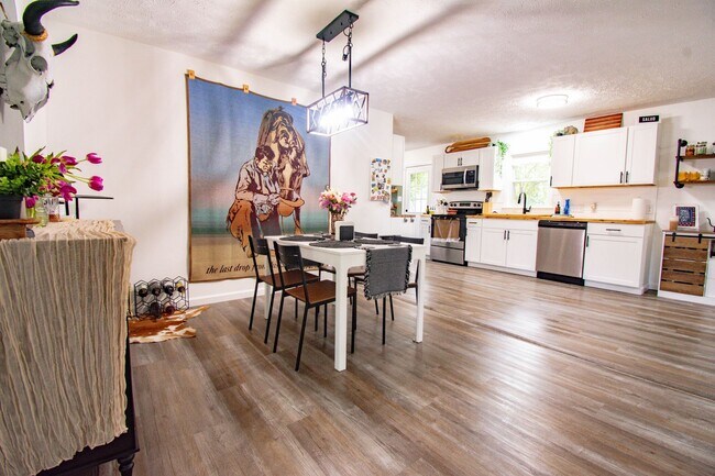 Building Photo - Coming Soon! 4 Bedroom 2 Bathroom Home: Pets Okay!