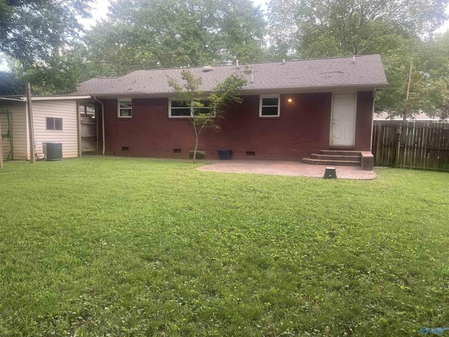 Building Photo - 505 Greenacres Dr NW