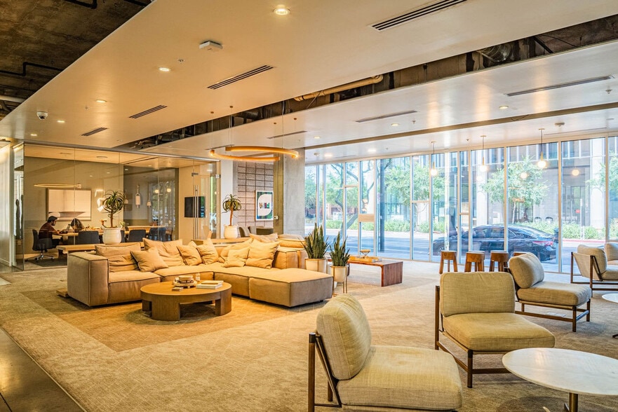 Building Photo - 333 E Roosevelt St