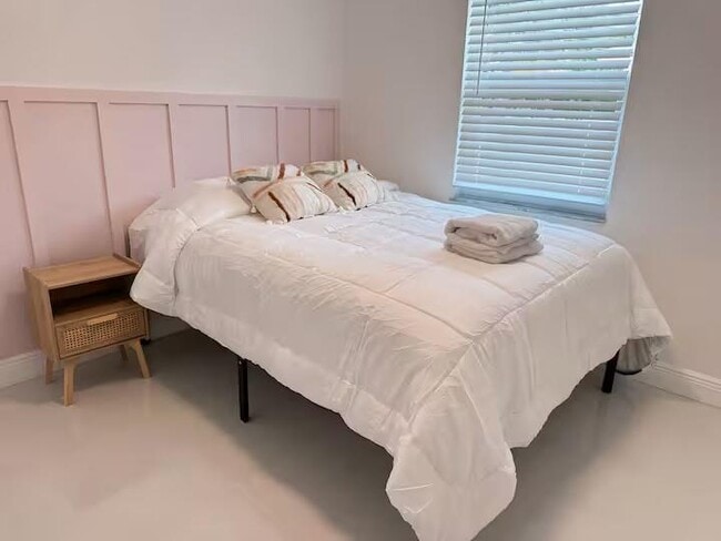 Building Photo - 1720 NE 146th St