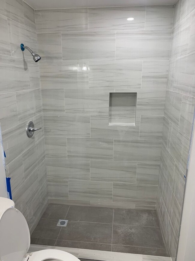 Building Photo - 537 Clinton Ave