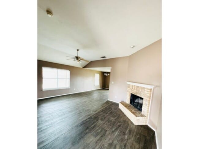 Building Photo - ******4 BEDROOM IN SEAGOVILLE*****