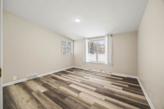 Building Photo - 246 Miller Ave