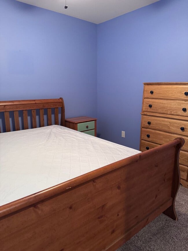 Building Photo - Coastal Cutie! 3BR/2BA Furnished Home Avai...