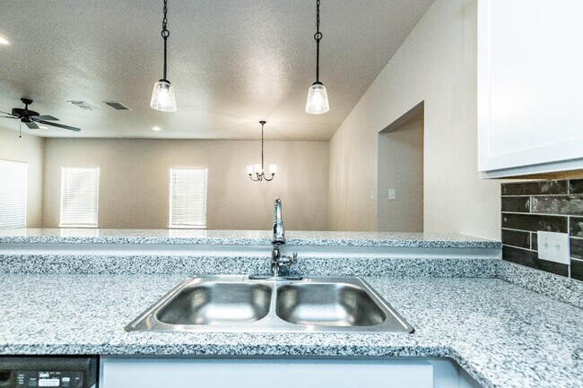 Building Photo - 1006 N 7th St