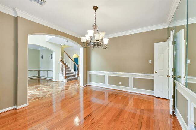 Building Photo - 5803 Song Ridge Ct