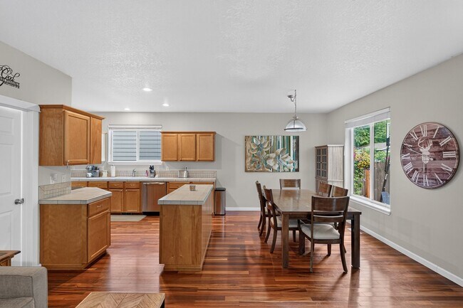 Building Photo - 3 Bedroom/2.5 Bath + Bonus Room & Outdoor living